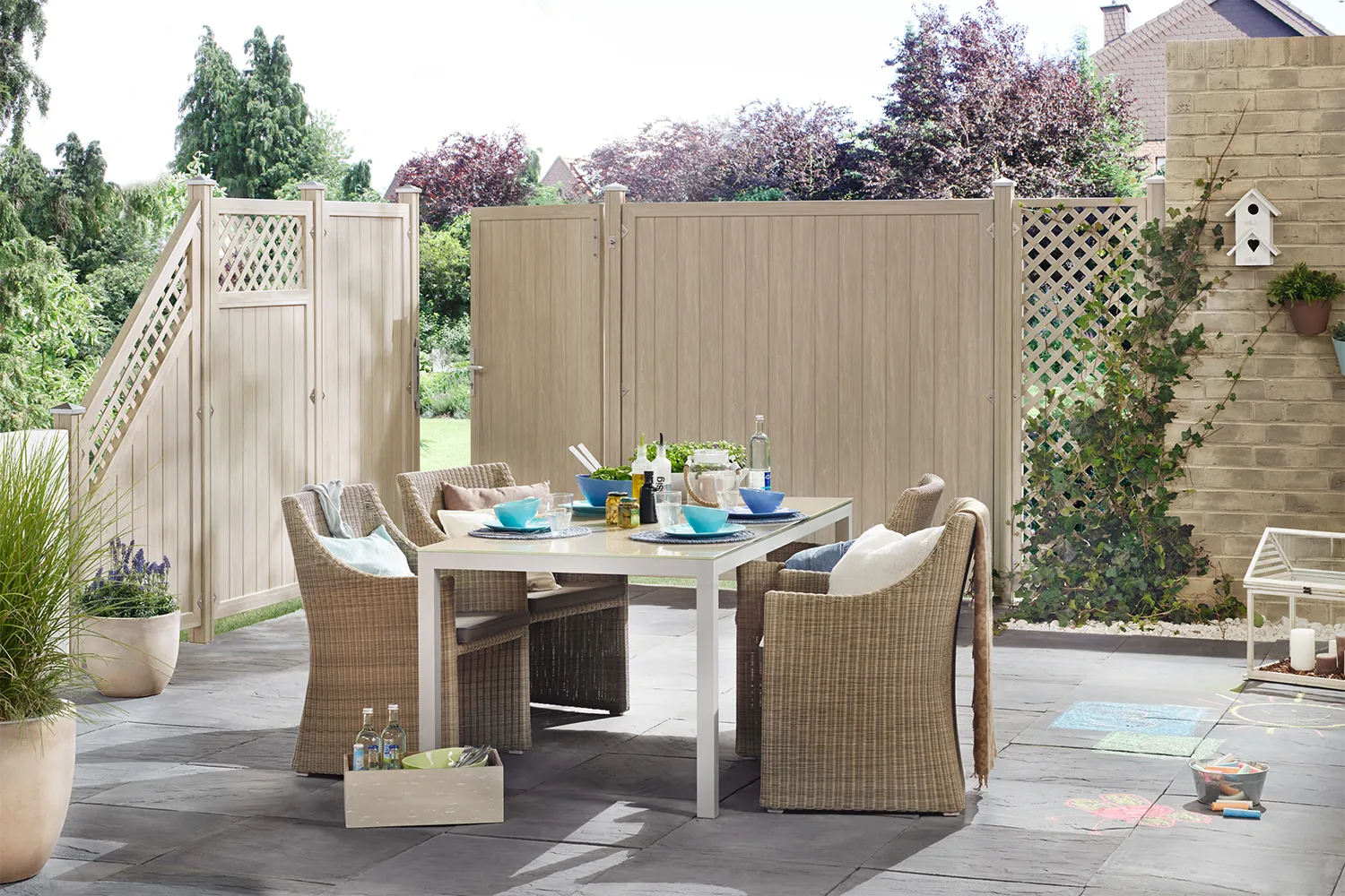 Palissade de terrasse en PVC couleur bois clair